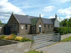 Milltown of Edinvillie Primary school   © Copyright Dave Fergusson and licensed for reuse under this Creative Commons Licence. Source: http://www.geograph.org.uk/photo/1968036